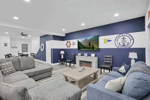 Cozy open-concept living room with a queen-sized pull-out sofa, perfect for relaxing or accommodating extra guests.