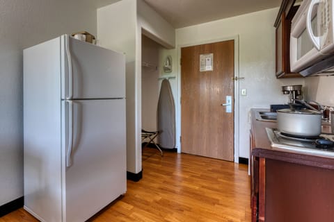 Basic Double Room, 2 Double Beds | Private kitchen | Full-size fridge, microwave, stovetop, dishwasher