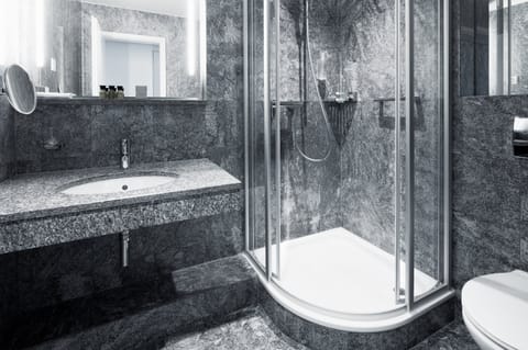 Premium bedding, pillowtop beds, minibar, in-room safe