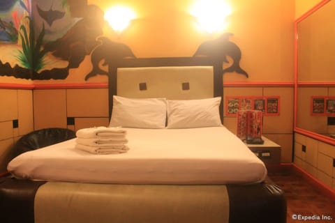 Free WiFi, bed sheets