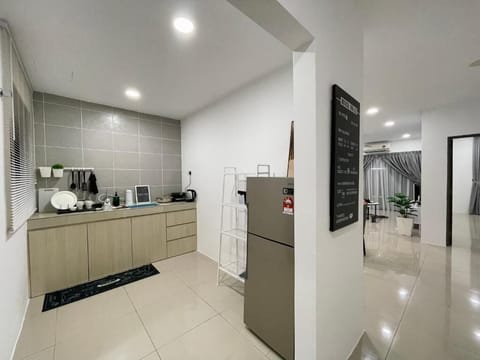 Premier Suite, 3 Bedrooms | Private kitchen