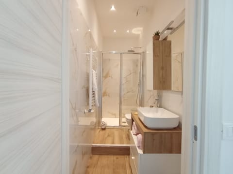 Comfort Triple Room, City View | Bathroom shower