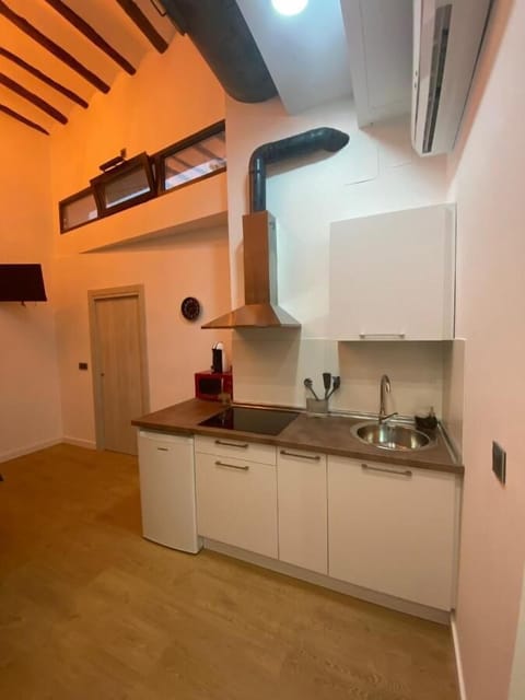 Comfort Apartment, 3 Bedrooms, Non Smoking, Courtyard View | Private kitchen | Mini-fridge, microwave, stovetop, espresso maker