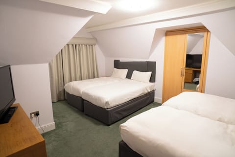 Quadruple Room | Blackout drapes, iron/ironing board, free WiFi