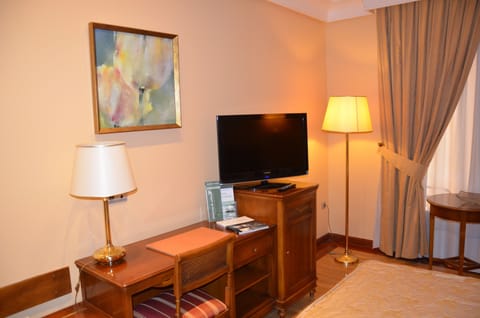 Minibar, in-room safe, desk, blackout drapes