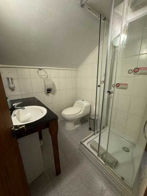 Superior Triple Room, Garden View | Bathroom | Towels, soap, shampoo, toilet paper