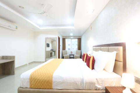 Executive Double Room | Desk, free WiFi