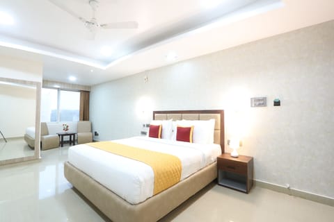 Executive Double Room | Desk, free WiFi