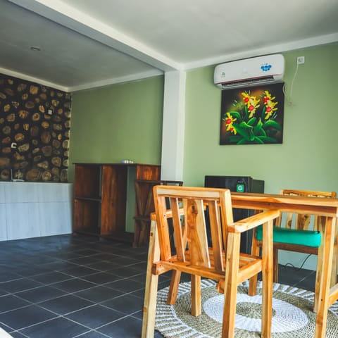 Deluxe Double Room, Balcony, Ocean View | In-room dining