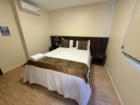 Business Double Room, 1 Queen Bed, City View | Desk, iron/ironing board, free WiFi, bed sheets