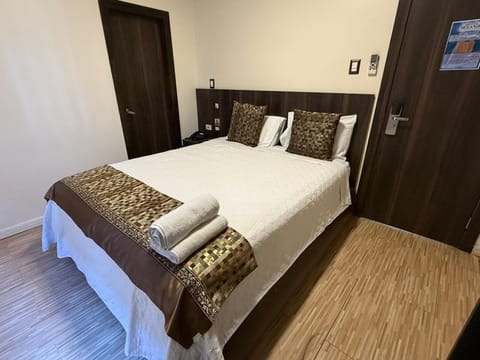 Basic Room, 1 Bedroom | Desk, iron/ironing board, free WiFi, bed sheets