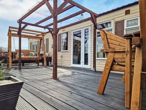 Terrace | Roe Meadow 3 - K & J&rsquo;s Hot Tub Retreats, Newton Stewart