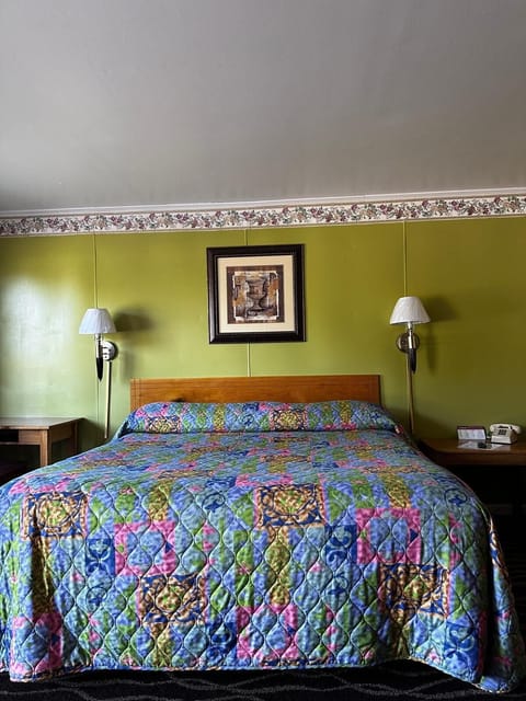 Double Room, 1 King Bed, Balcony, Garden View | Iron/ironing board, free WiFi, bed sheets