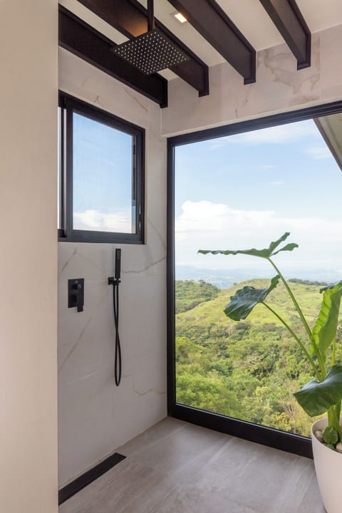 Luxury House | Bathroom shower