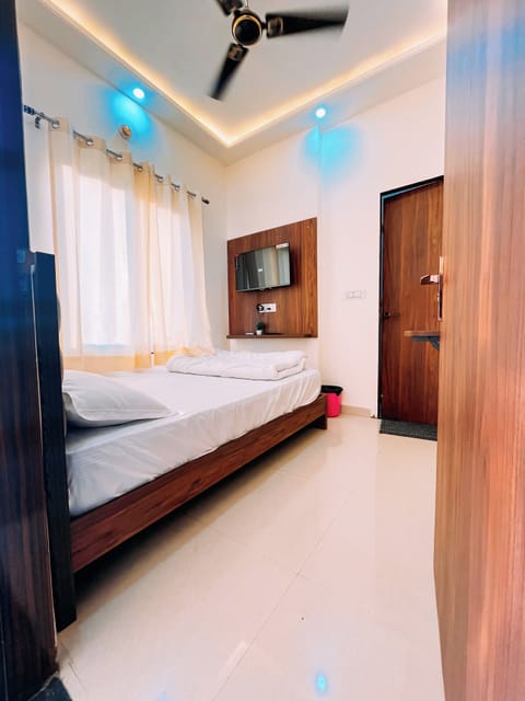 Deluxe Double Room, Balcony, City View | Desk, laptop workspace, free WiFi