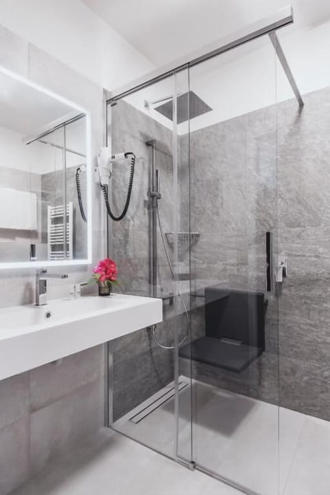 Shower, free toiletries, hair dryer, towels