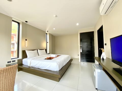 Premium Room | In-room safe, iron/ironing board, free WiFi, bed sheets