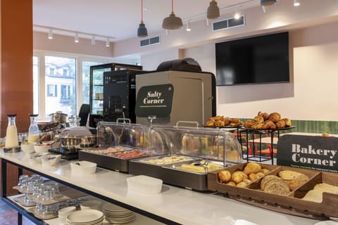 Daily buffet breakfast (EUR 9.50 per person)