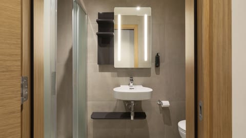 Standard Twin Room | Bathroom