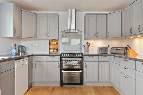 Peaceful Cottage, Rural views