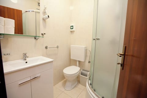 Basic Studio, City View | Bathroom