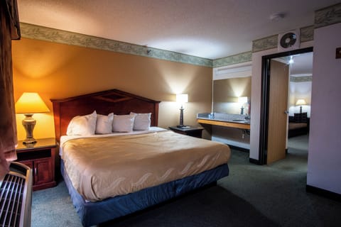 2 Queen Bed Executive Suite Non-Smoking