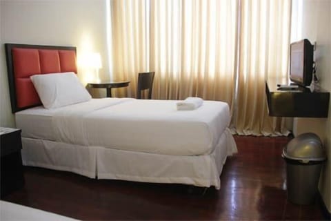 Superior Room | Desk, blackout drapes, rollaway beds, free WiFi