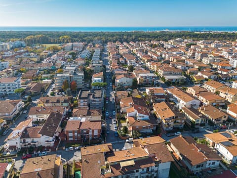 Sky, Daytime, Property, Building, Light, Blue, Nature, Infrastructure, Urban Design, House
