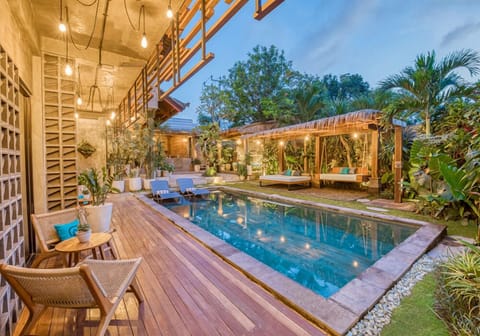 2 outdoor pools