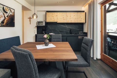 Superior Suite, Balcony, Mountain View | In-room dining