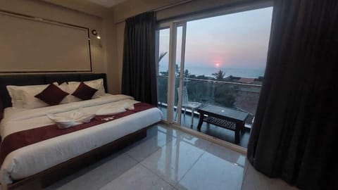 Deluxe Room, Balcony, Beach View | Free WiFi