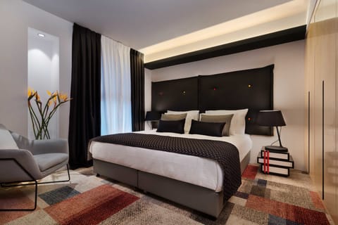 Suite (Platinium Duplex) | Premium bedding, in-room safe, desk, blackout drapes