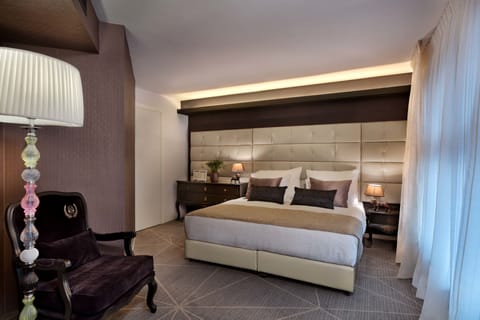Suite (Prestige Duplex) | Premium bedding, in-room safe, desk, blackout drapes