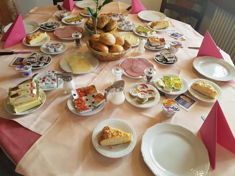 Daily full breakfast (EUR 12.50 per person)