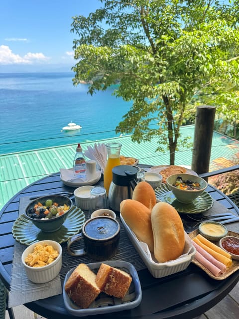 Free daily cooked-to-order breakfast