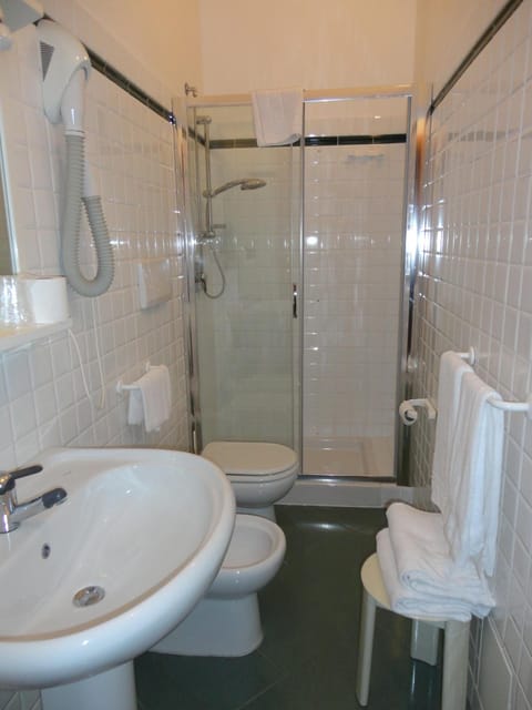 Shower, free toiletries, hair dryer, bidet