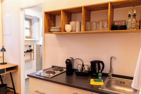 Comfort Suite | Private kitchen | Mini-fridge, stovetop, cookware/dishes/utensils