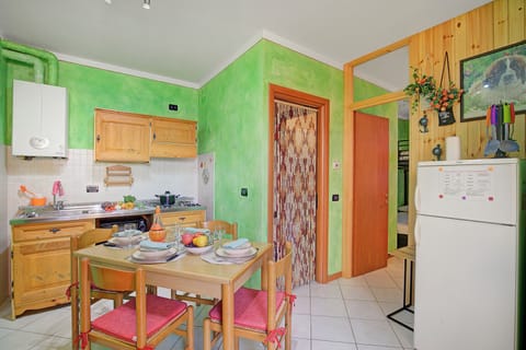 Fridge, microwave, stovetop, toaster