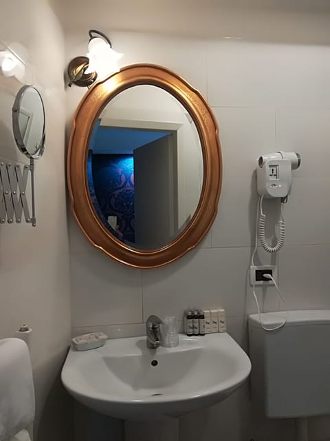 Double Room, Shared Bathroom | Bathroom | Shower, free toiletries, hair dryer, towels