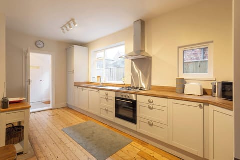 Eden House, Saltburn-by-the-Sea - Host & Stay