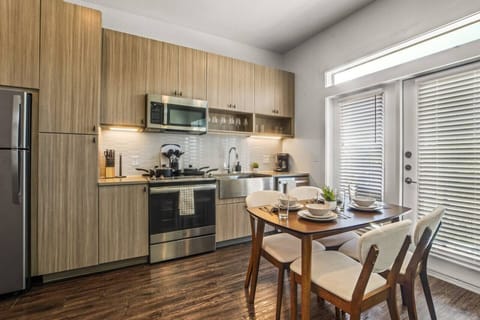 The kitchen’s open layout allows you to move freely as you prepare meals, with everything you need at your fingertips.