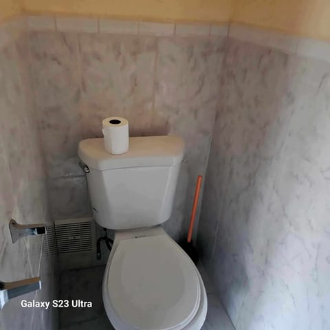 Executive Apartment, Non Smoking, 2 Bathrooms | Bathroom | Towels, soap, shampoo, toilet paper