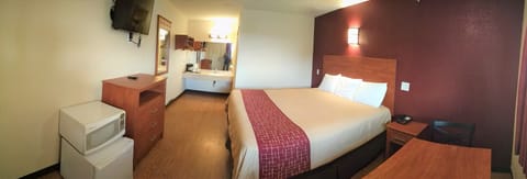 Economy Room, 1 Bedroom | Desk, iron/ironing board, free WiFi, bed sheets