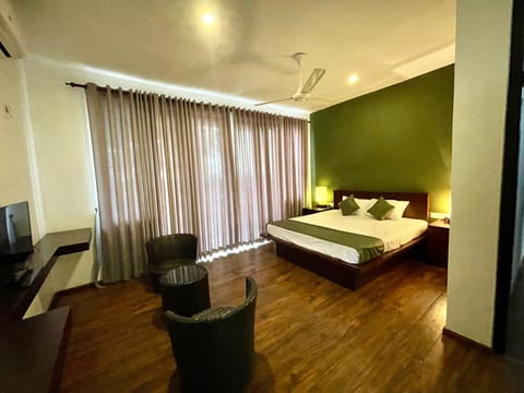 Deluxe Double Room, Balcony | Egyptian cotton sheets, premium bedding, desk, laptop workspace