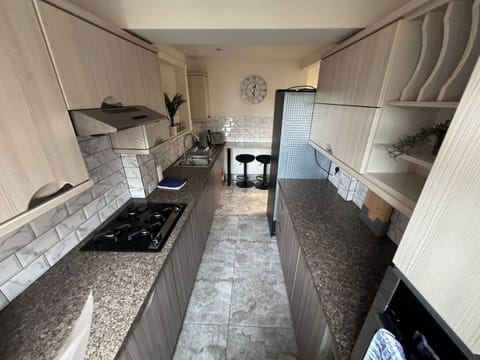 House | Private kitchen | Fridge, microwave, oven, stovetop