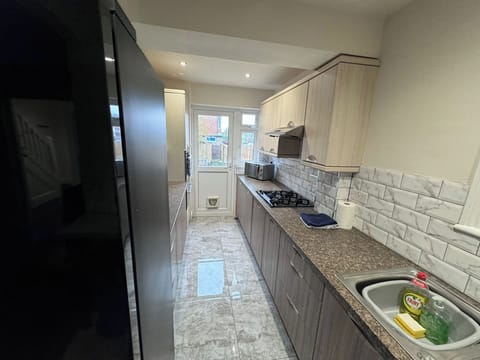 House | Private kitchen | Fridge, microwave, oven, stovetop