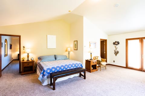 Room, 1 King Bed | 1 bedroom, premium bedding, individually decorated