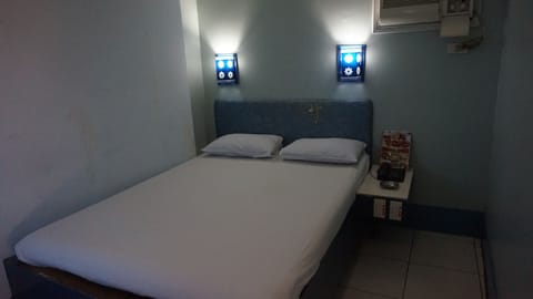 Executive Room | Desk, free WiFi, bed sheets