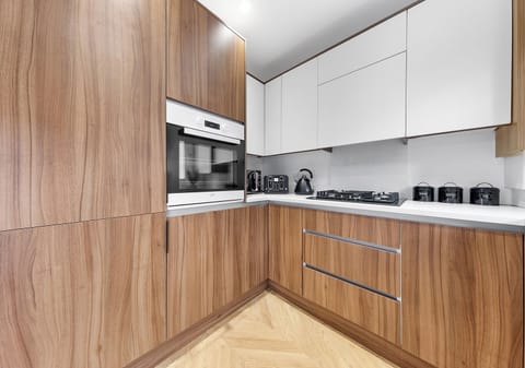 House | Private kitchen | Fridge, microwave, oven, stovetop