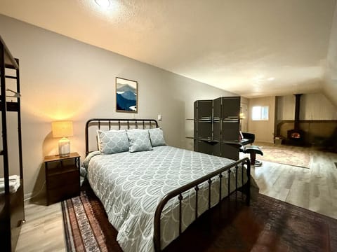 Queen bed with a brand new mattress